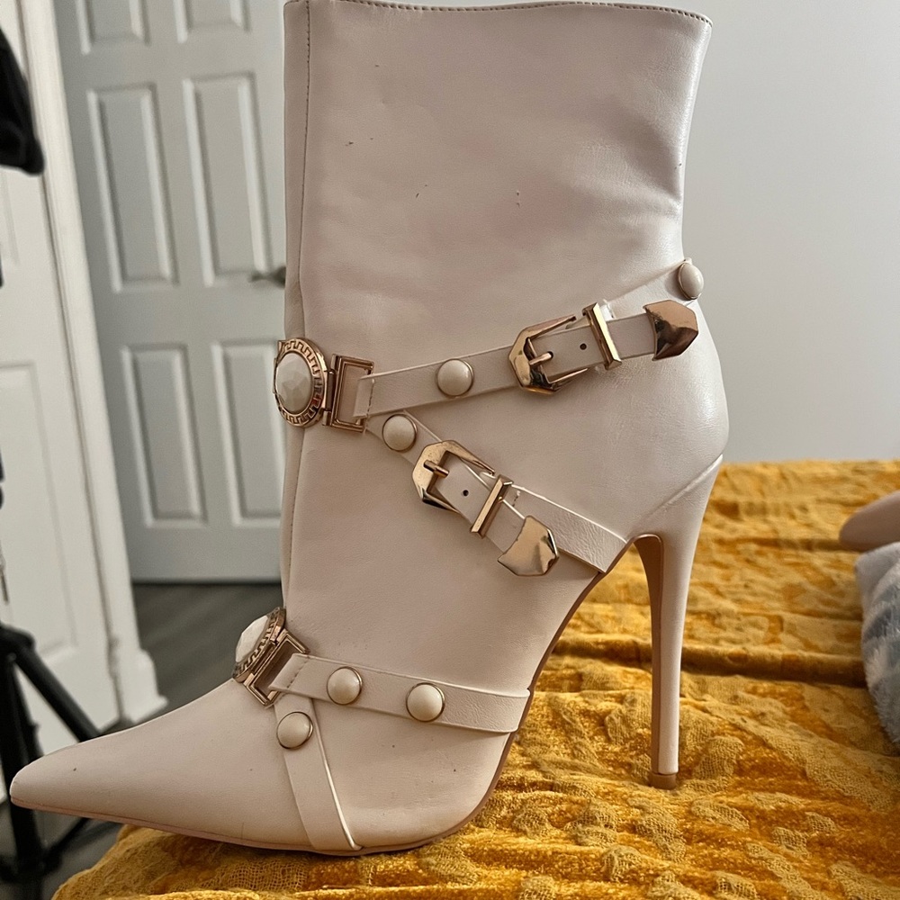 Miss lola heels, brand new never worn heel height is approximately 5 inches